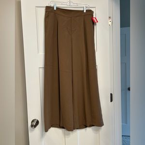 NWT XL Petite Spanx pull on crepe pleated dress pants.